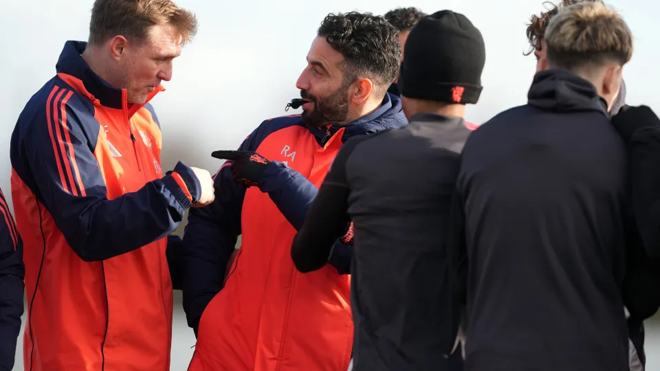 Fletcher assume Manchester United sem falar com Amorim: "Estou ocupado"