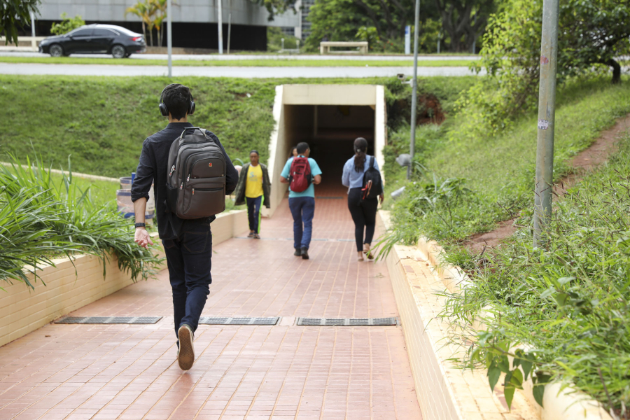 Com investimento de R$ 1,68 milhão, GDF reforça manutenção das passagens subterrâneas do Eixão